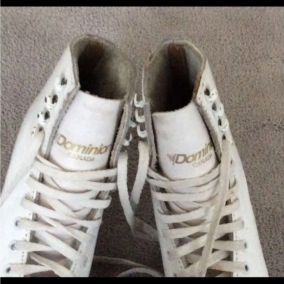 Dominion Canada Model 698 White Figure Skates Girls Youth Size: 1 EUC - Picture 3 of 4